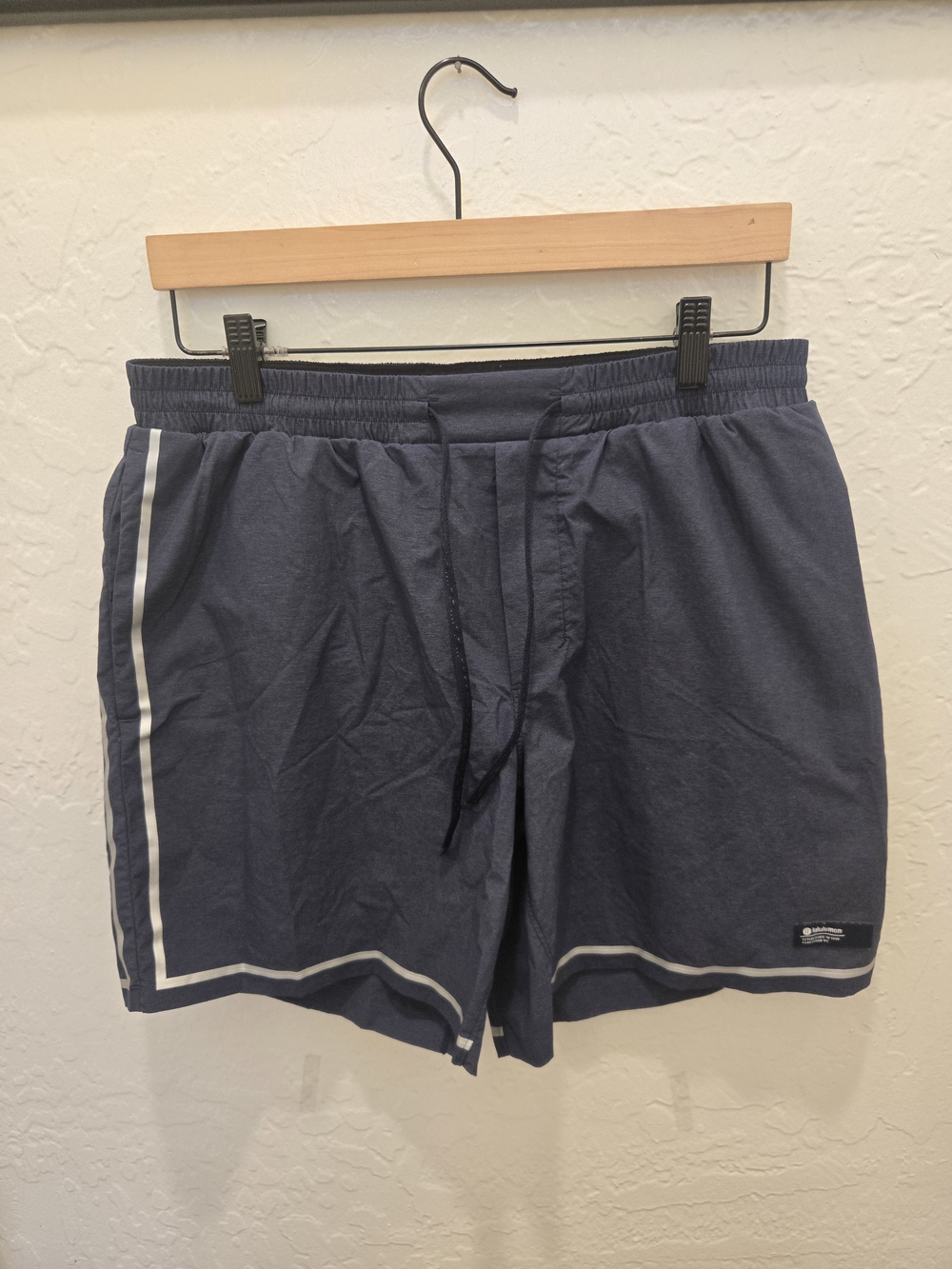 Lululemon Hybrid Pool Short 7" size  L color true navy